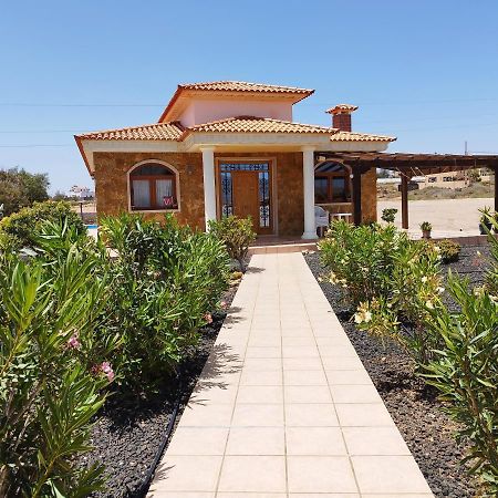 Villa Casa Del Sol 3 Bedroom Villa With Private Solar Covered 12M X 6M Pool Minimum Stay 7 Nights Chromecast And Wifi Throughout The Property Triquivijate Eksteriør bilde