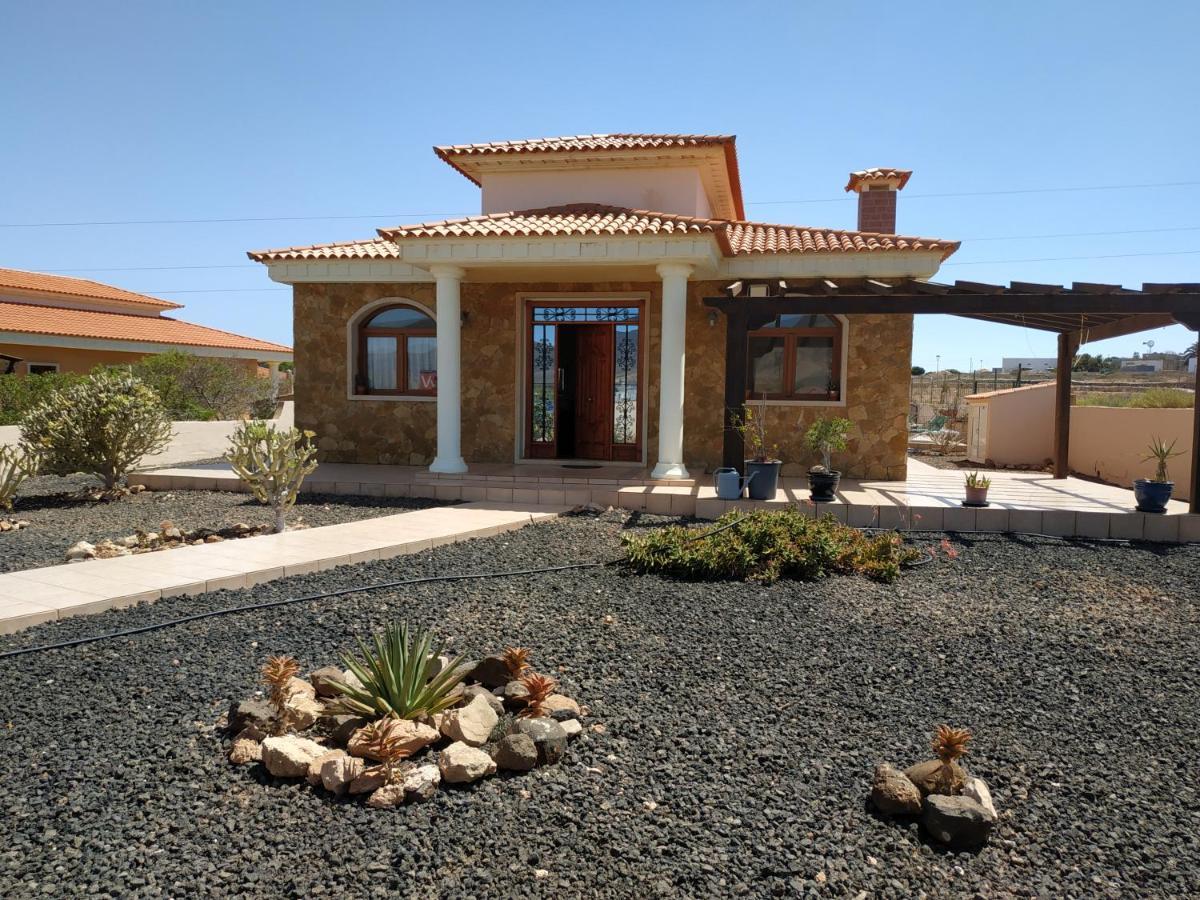 Villa Casa Del Sol 3 Bedroom Villa With Private Solar Covered 12M X 6M Pool Minimum Stay 7 Nights Chromecast And Wifi Throughout The Property Triquivijate Eksteriør bilde