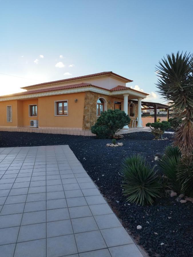 Villa Casa Del Sol 3 Bedroom Villa With Private Solar Covered 12M X 6M Pool Minimum Stay 7 Nights Chromecast And Wifi Throughout The Property Triquivijate Eksteriør bilde